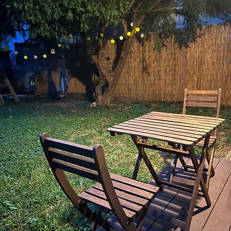 Garden View Apartment *